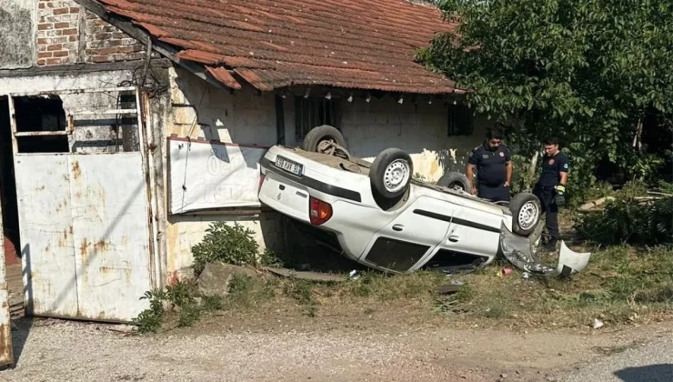 İnegöl’de otomobil takla attı, sürücü ve eşi yaralandı